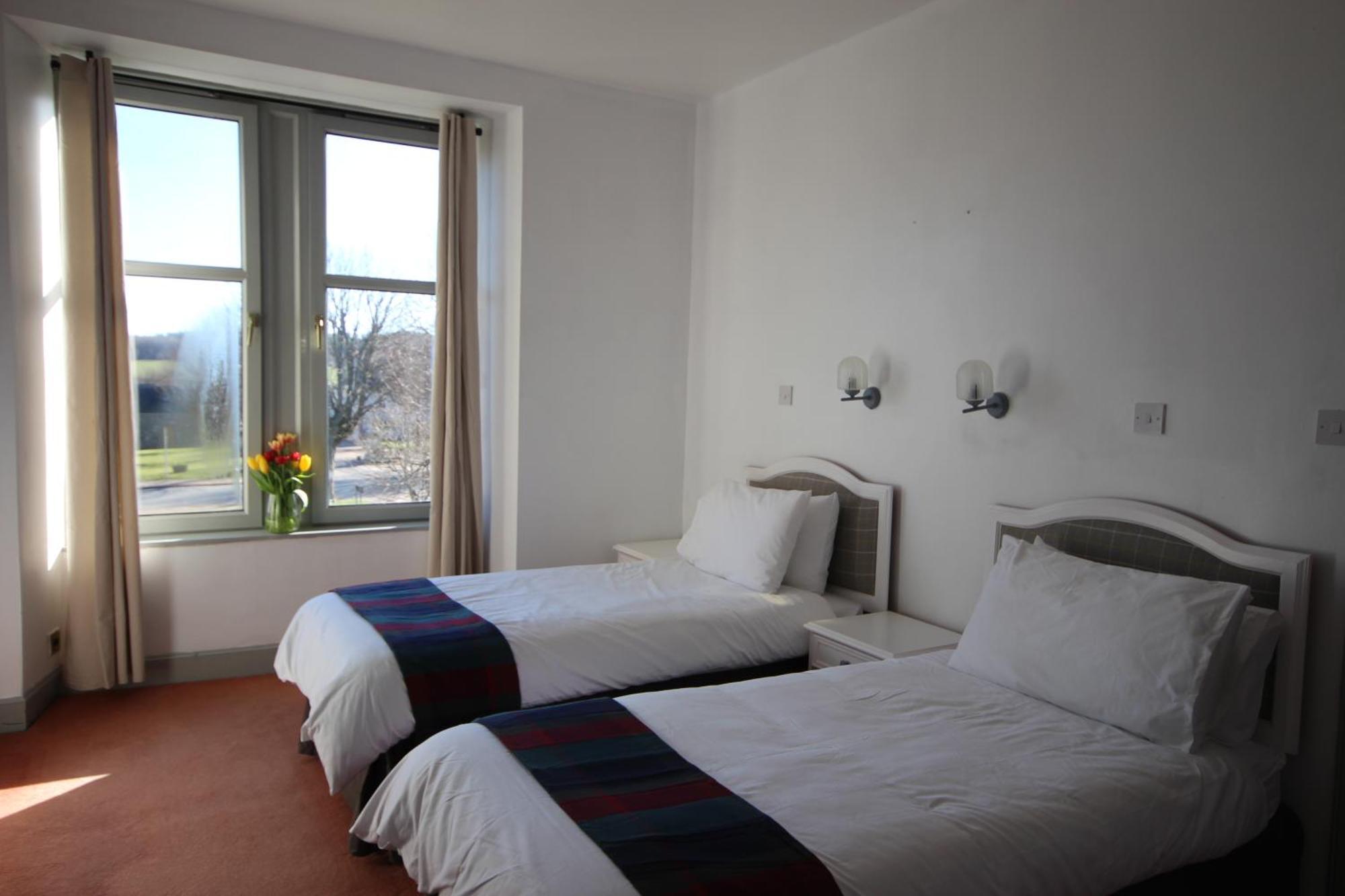 Hotel Square Tomintoul Eksteriør billede