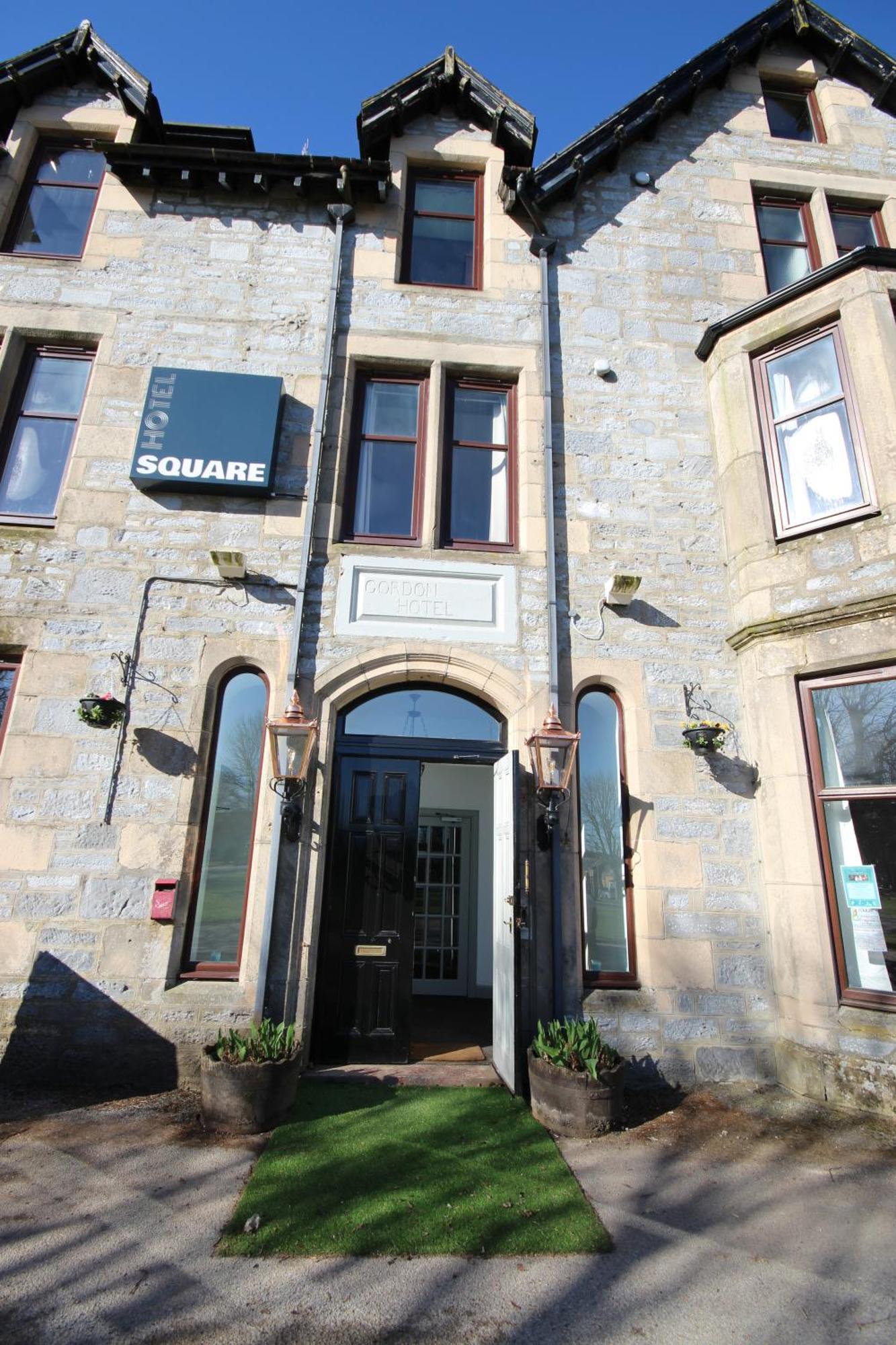 Hotel Square Tomintoul Eksteriør billede
