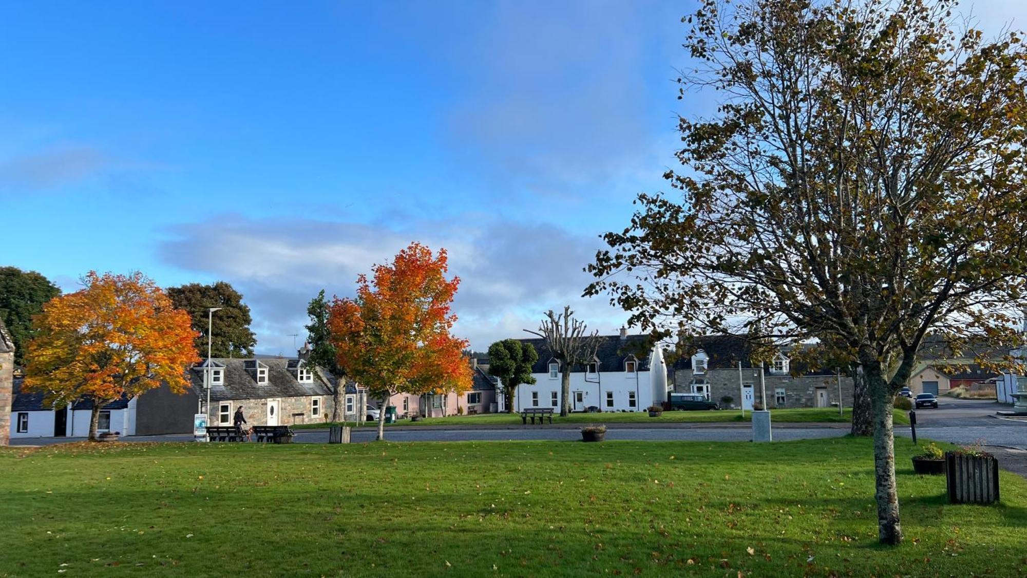 Hotel Square Tomintoul Eksteriør billede