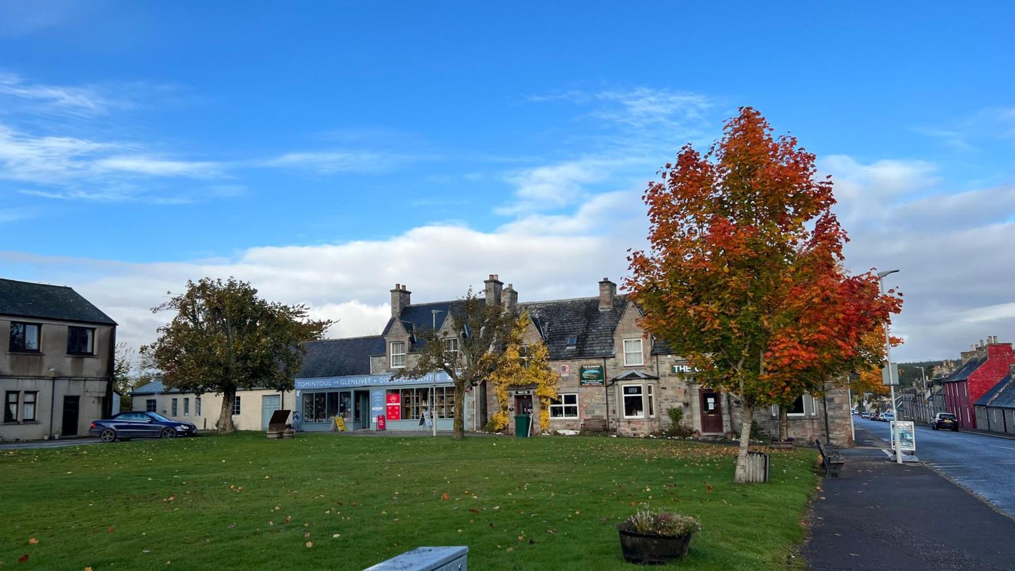 Hotel Square Tomintoul Eksteriør billede