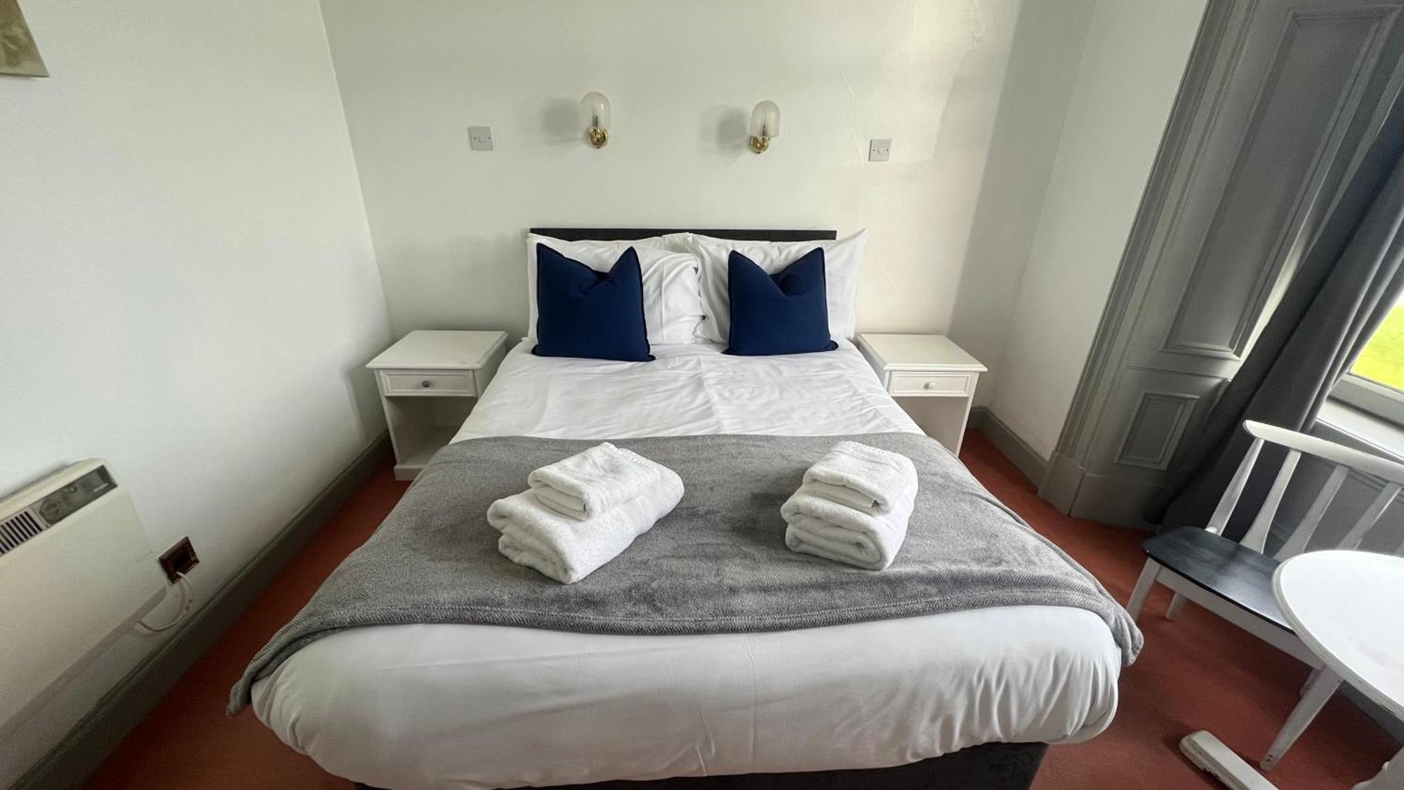 Hotel Square Tomintoul Eksteriør billede