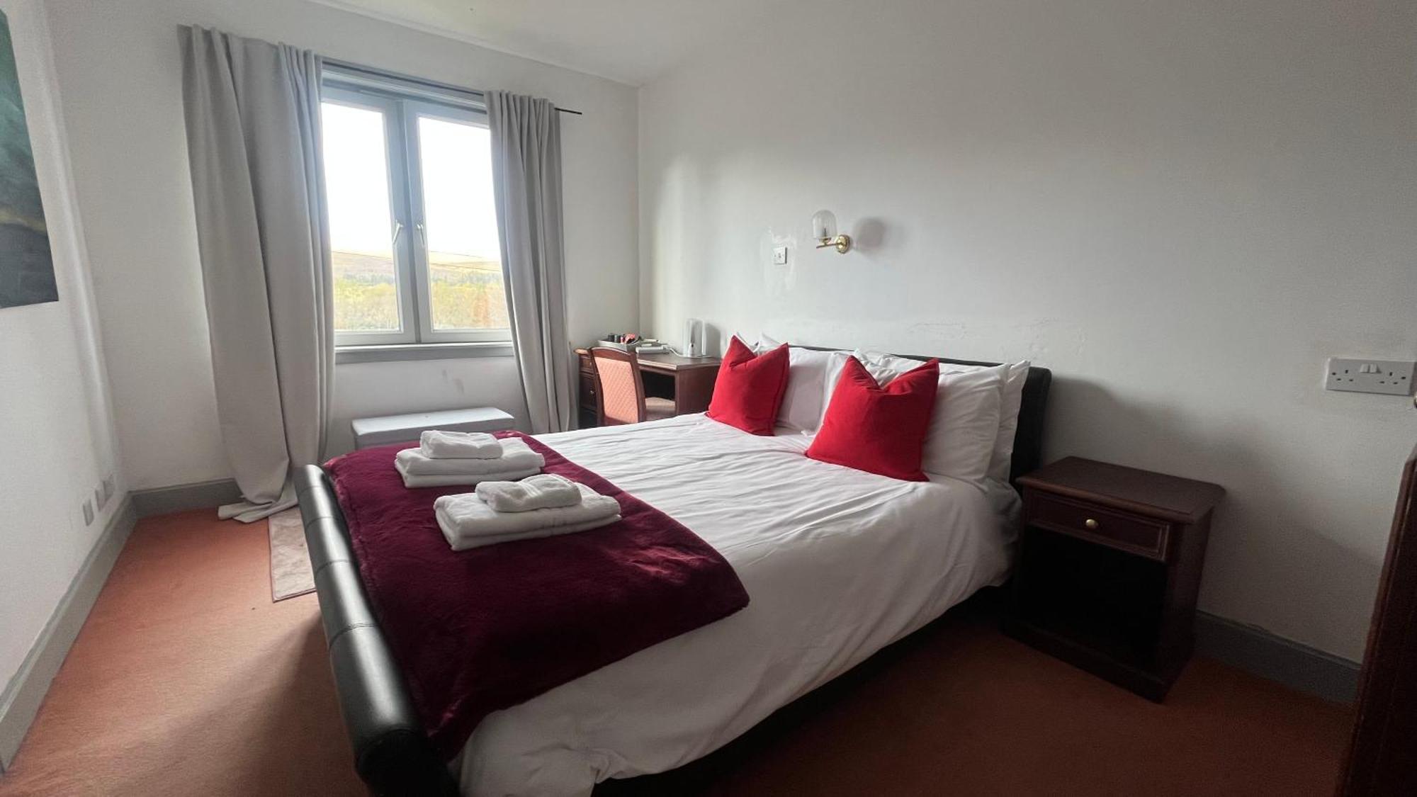 Hotel Square Tomintoul Eksteriør billede